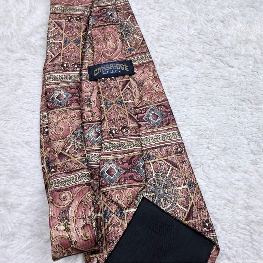 Classic Geometric Men's Tie - Picture 5 of 5